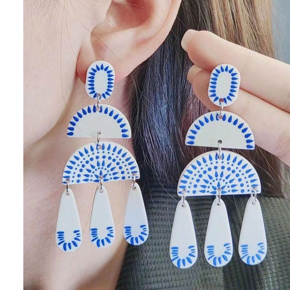 Boho Lightweight Statement Earrings - Picture 1 of 3